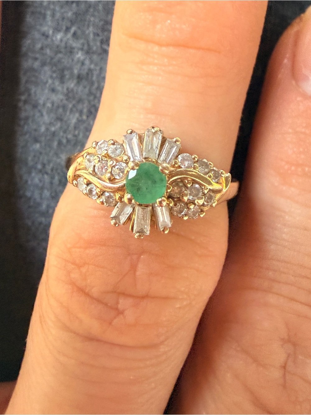 Vintage 1980s Ballerina 10kt Gold Emerald &  Diamond  Cluster Ring ACC8 .95.ctw